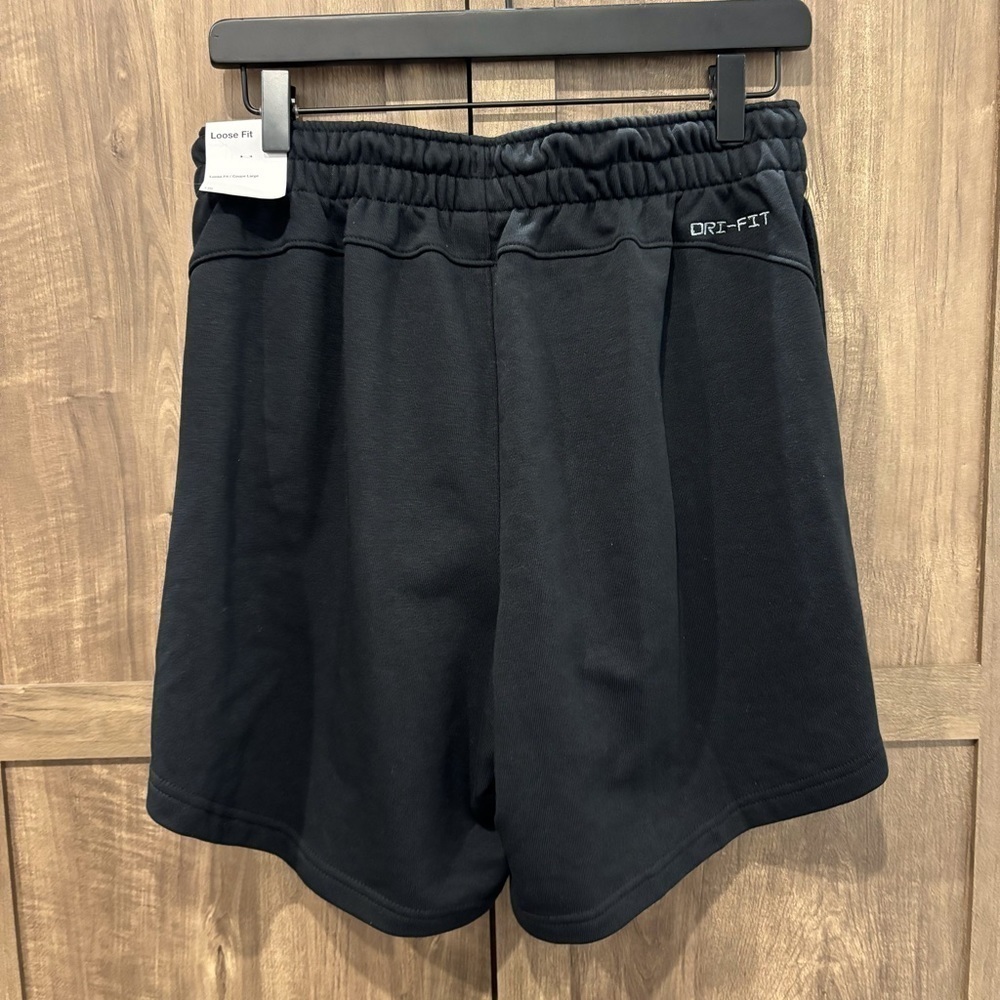 NWT Nike Womens Basketball Short Small Loose Dri-Fit Black Pockets - Picture 3 of 8